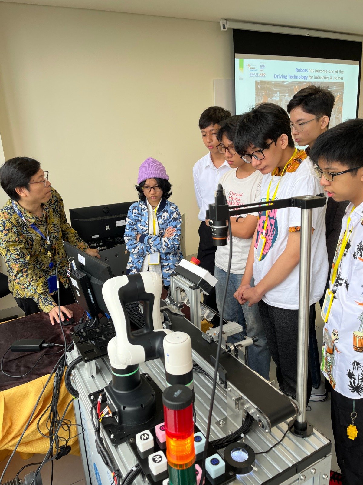 Mengenal Dunia Kampus dan Engineering Lewat Kunjungan ke BINUS ASO